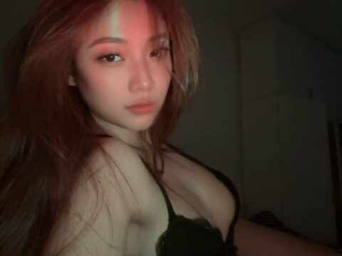 Gadis kesepian bertemu jodoh di taman