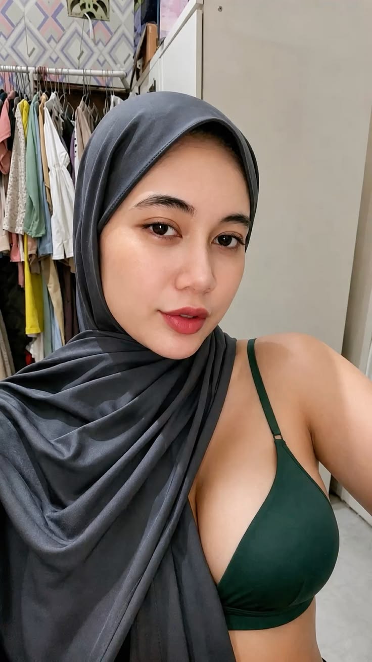 Ibu Kostku Janda Kesepian